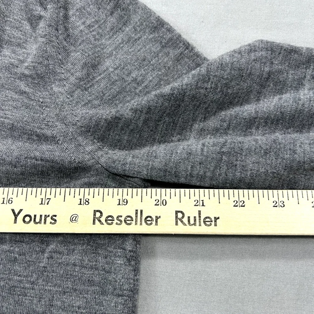Banana Republic Sweater Mens‎ Medium Gray V-Neck Merino Wool Lightweight Casual